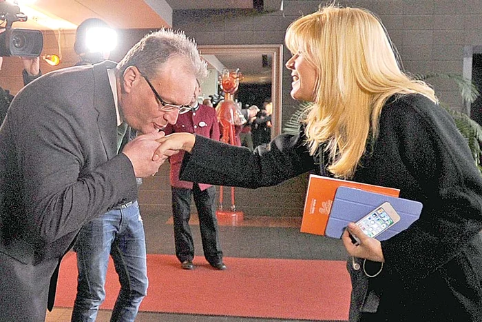 7 martie. Elena Udrea a susţinut un discurs în faţa membrilor PDL. Ea şi-a prezentat moţiunea cu care candidează la preşedinţia partidului, intitulată „Noul PDL. O Nouă Românie” (Fotografii: Mediafax)