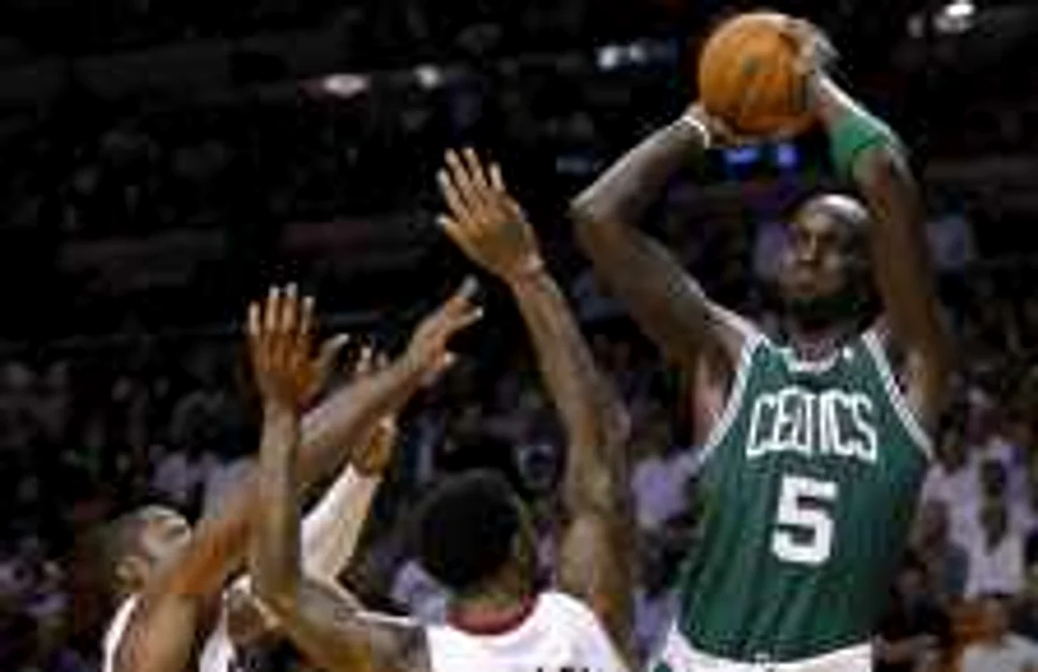 Kevin Garnett (dreapta) * Foto: Reuters