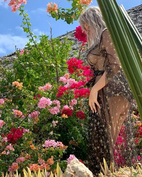 7 misha dezbracata sedinta foto incendiara 1a jpg jpeg