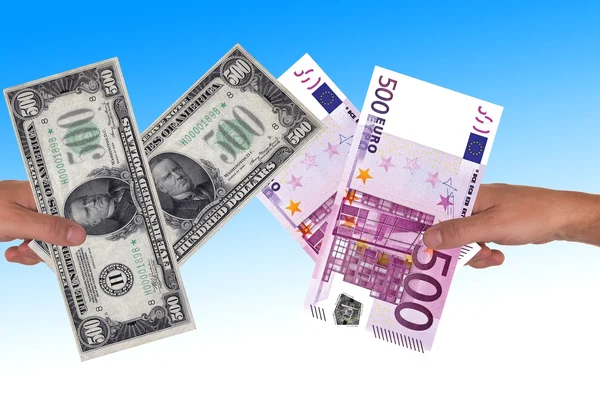 Cursul de schimb atinge nivelul-record de 4,85 lei pentru un euro