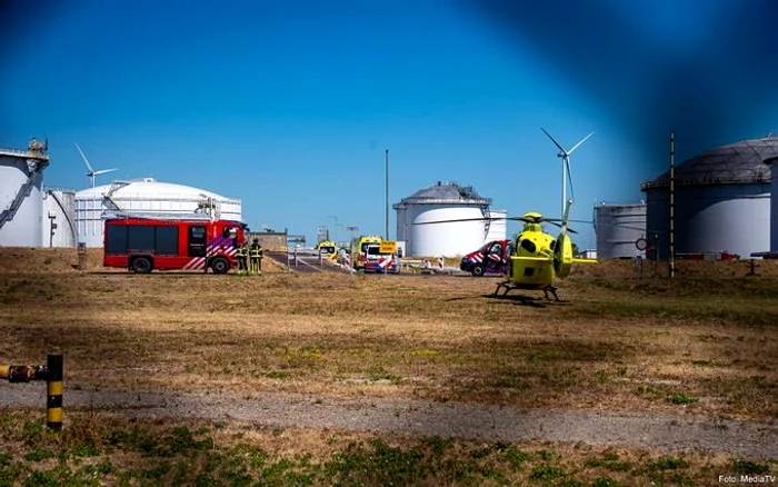 Ambulanțe și un elicopetre în portul Rotterdam