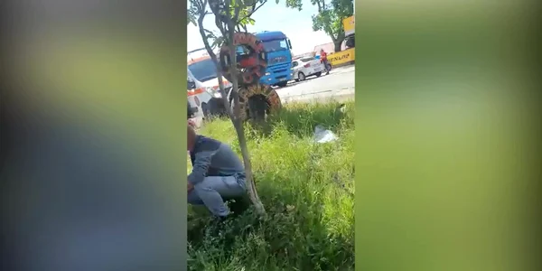 Victimele unui accident rutier grav produs în judeţul Galaţi primele îngrijiri medicale la faţa locului