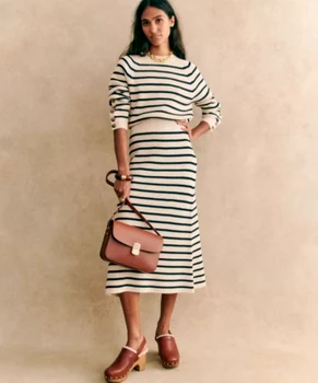 Compleul purtat de Kate Middleton, disponibil în mai multe culori și modele