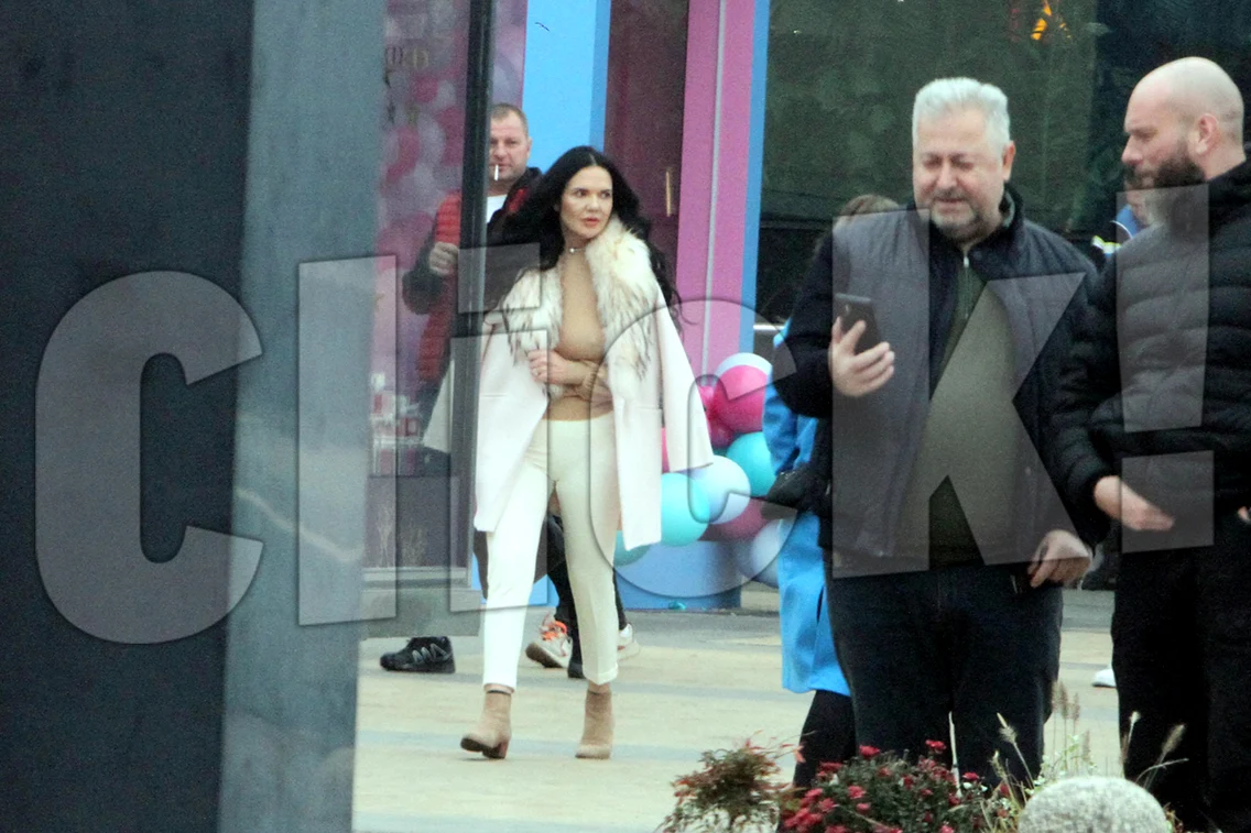 Ioana Năstase, în mare formă la mall Sursa: Click! 