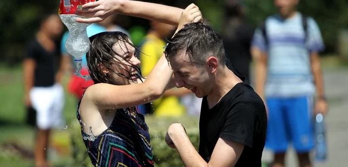 Meteorologii au anunţat temperaturi şi de 29 de grade Celsius FOTO Mediafax