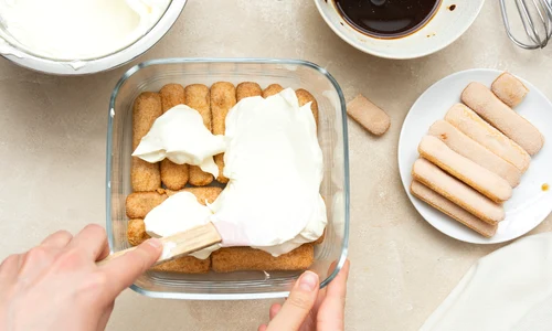 Tiramisu in pasi pasul 3  Sursa foto shutterstock 1938543010 jpg