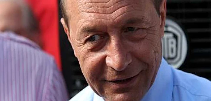 Braşov: Băsescu: „E greşită abordarea Guvernului privind reducerea cheltuielilor din administraţie”