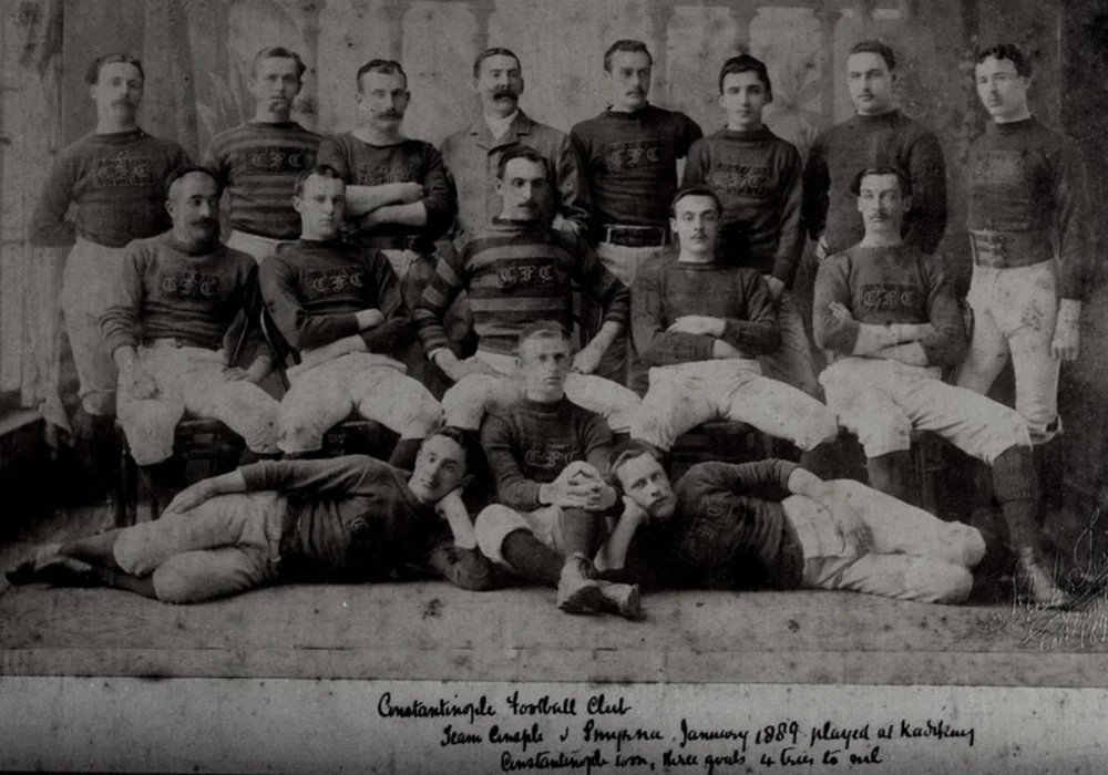 Cine i-a învățat pe turci să joace fotbal. Povestea sportului interzis otomanilor și destinul fotbalistic care i-a legat pe români de turci