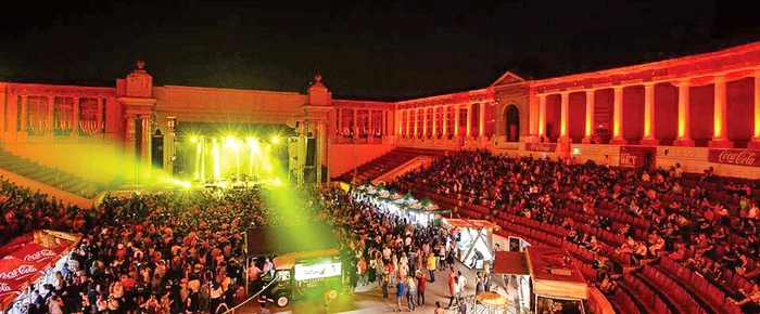 Tinerii sunt aşteptaţi la Arenele Romane