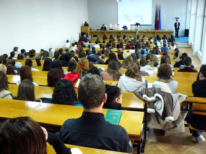 Concursul se desfăşoară între 1 februarie şi 27 martie 2016
