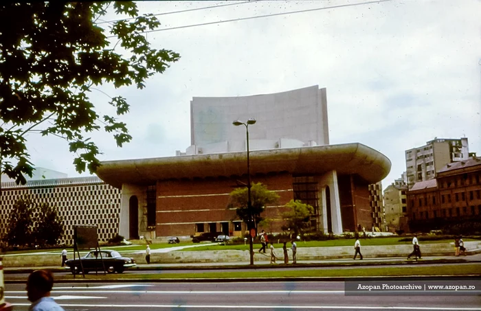TNB în 1973, după finalizarea construcției. FOTO: Azopan / Klaas Eldering