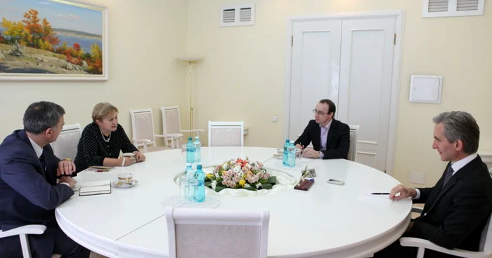 Ana-Maria Mihăescu, şefa misiunii Corporaţiei Financiare Internaţionale în România şi Moldova, s-a întâlnit astăzi cu premierul Iurie Leancă Foto: Gov.md