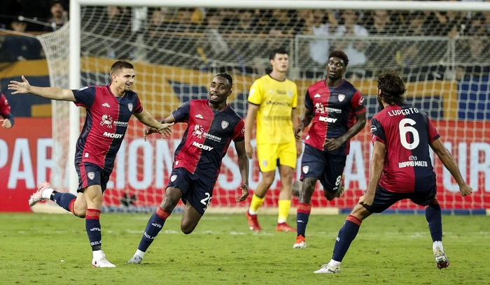 Răzvan Marin (stânga) a defilat în ultimul meci al echipei sale, Parma (FOTO: EPA)