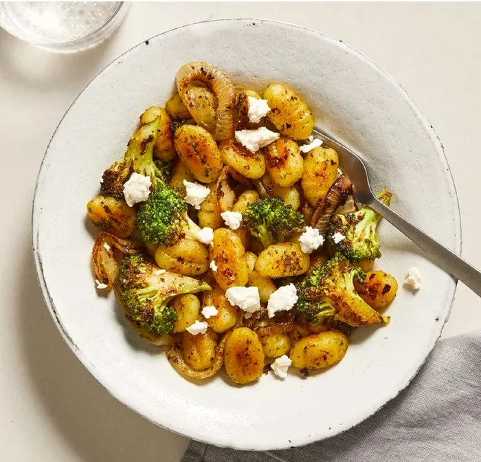 Gnocchi la tavă cu broccoli pentru cina de vară Foto realsimple com