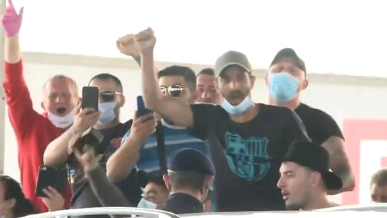 
    Românii întorși în țară au protestat ieri în Vama NădlacFoto: Digi24  