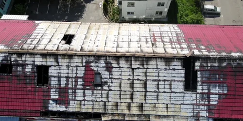 Imagini de coşmar cu ce a rămas din mansarda blocului care a ars în Râmnicu Vâlcea (Sursă: Primăria Râmnicu Vâlcea)
