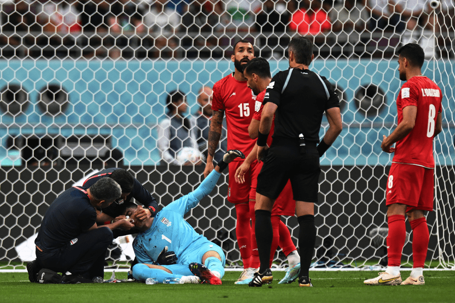 Momentul în care iranianul Beiranvand se ciocnește violent de un coechipier: O rușine totală” VIDEO