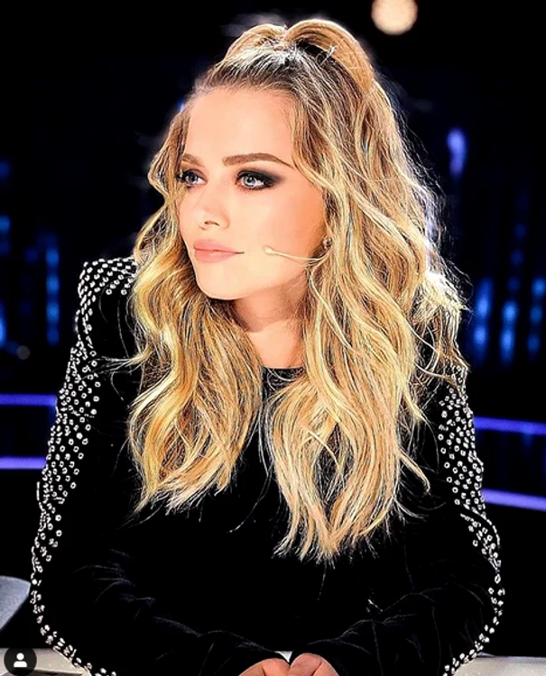 Alexandra Dinu, prima poză la noul loc de muncă