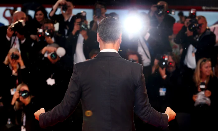 actor pe covorul roșu foto Shutterstock jpg