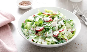 Salata de cruditati  Sursa foto shutterstock 1935194915 jpg