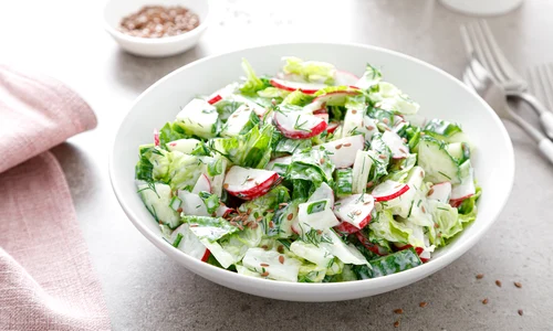 Salata de cruditati  Sursa foto shutterstock 1935194915 jpg