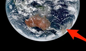 Norul toxic produs de  incendiu a fost filmat  de satelitul Hamawari 8,  la 2 ianuarie 2020 jpeg