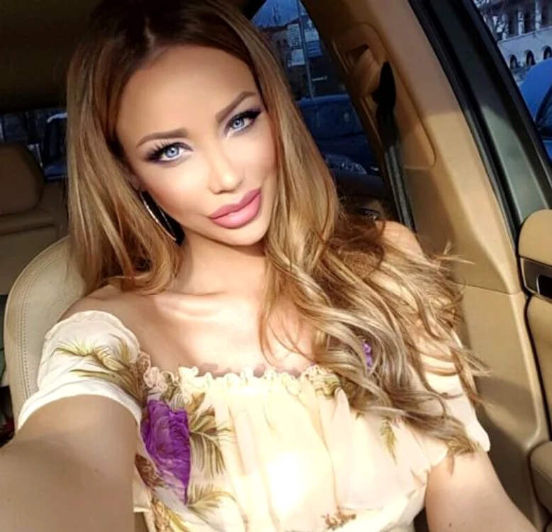 Bianca Drăgușanu a mers cu mama ei la o clinică pentru o intervenție medicalăFoto: arhivă personală