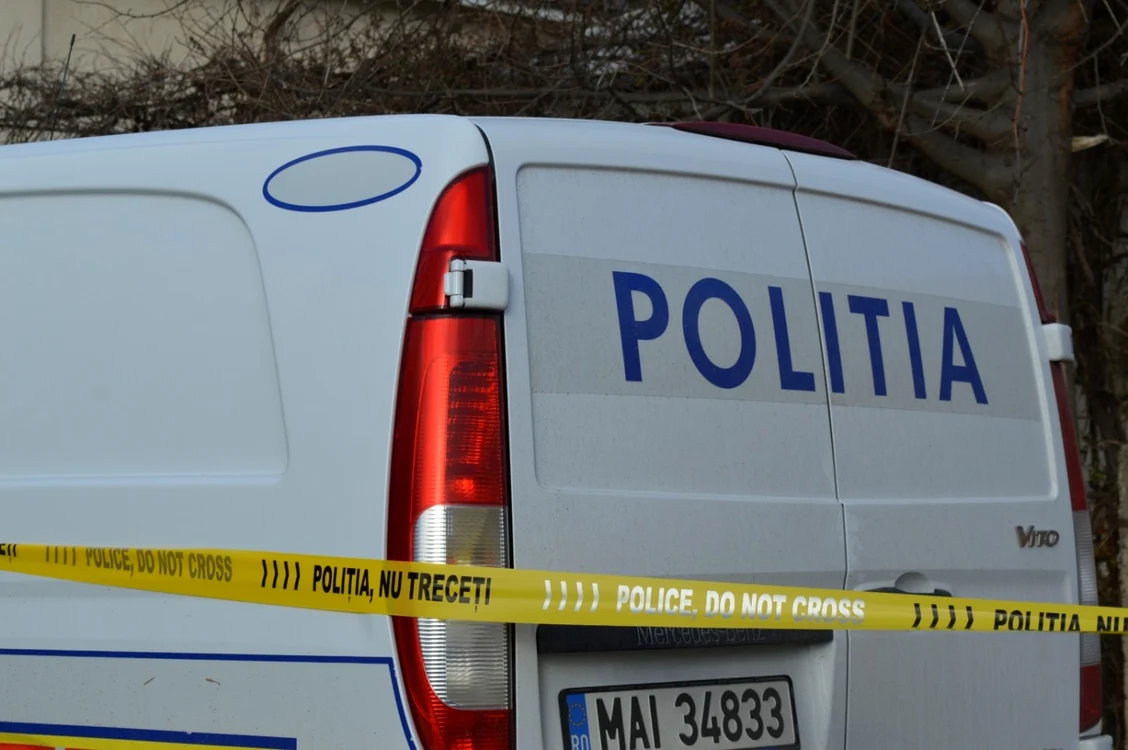 Maşină de poliţie  FOTO Adevărul