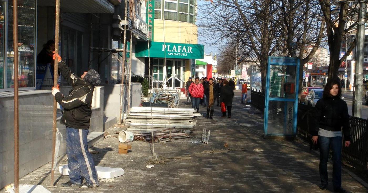 Pietonii trebuie să se asigure de două ori înainte de a trece