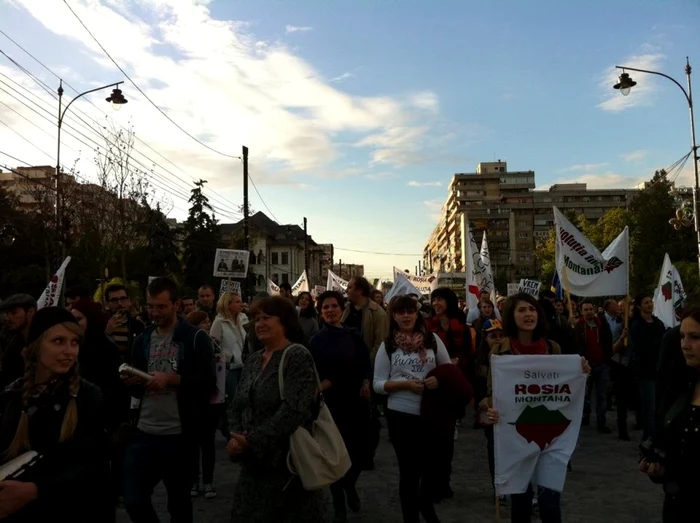 Manifestanţii pe bulevardul Ştefan cel Mare FOTO: Facebook/Alexandrina Dingă