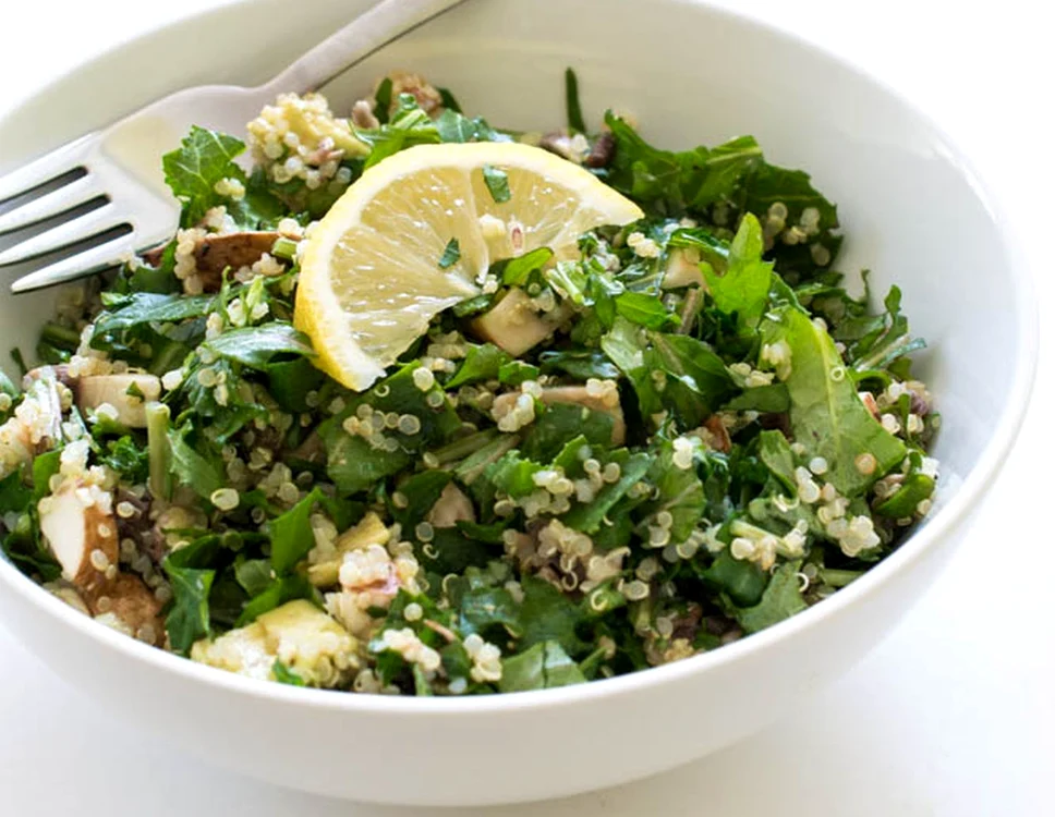 Salata de avocado cu quinoa si kale jpeg