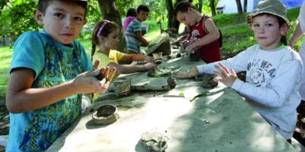 Artă populară pentru copiii sătui de vacanţă