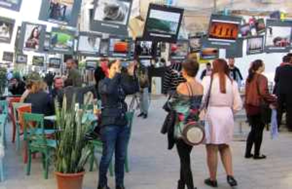 Fotografie în stradă - în zona peninsulară a Constanţei Foto Sînziana Ionescu