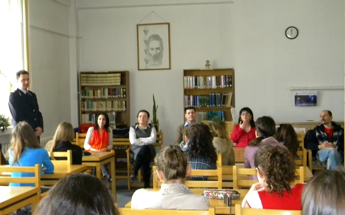 În faţa „cititorilor“ FOTO Ruxandra Dristaru