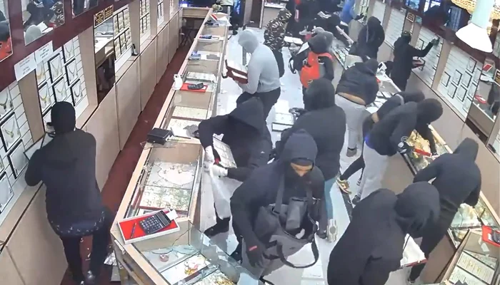 Un grup de hoți fură bijuterii de 1,7 milioane de dolari în doar 70 de secunde, în SUA / foto: X