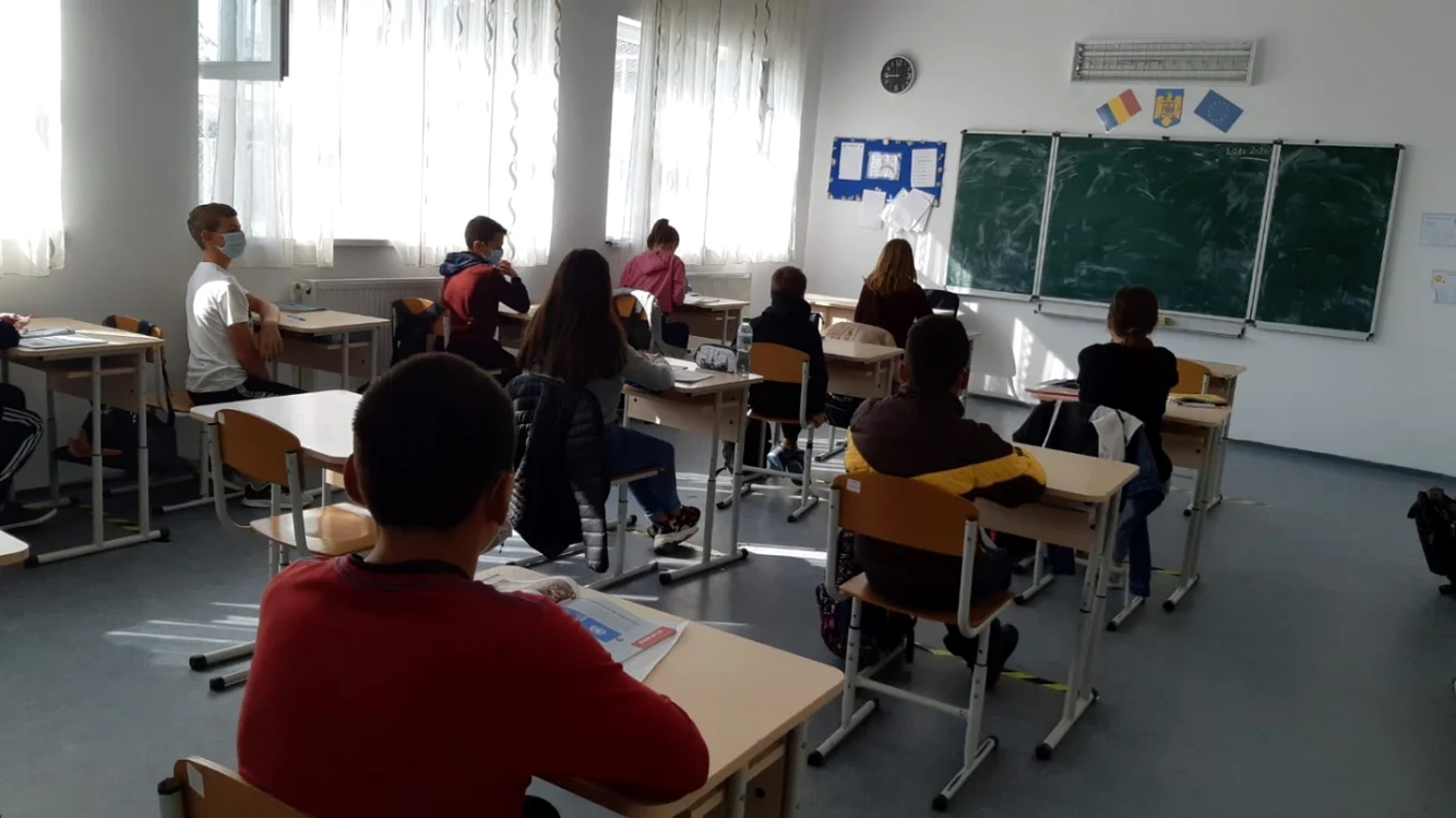 Cursurile reîncep luni, 8 noiembrie, după o vacanţă forţată de două săptămâni