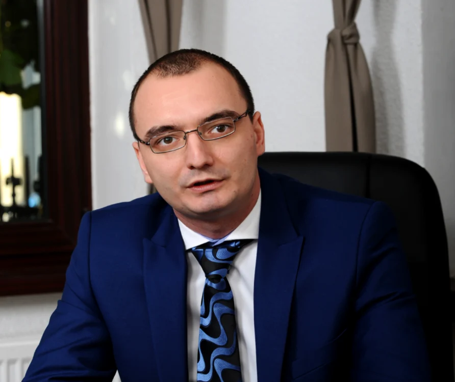 Iulian Popescu a fost numit în funcţia de secretat de stat în Ministerul Cercetării