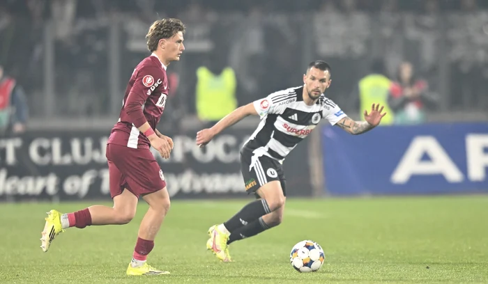 Universitatea Cluj (dreapta) i-a pus bețe în roate lui CFR (FOTO: Sportpictures)