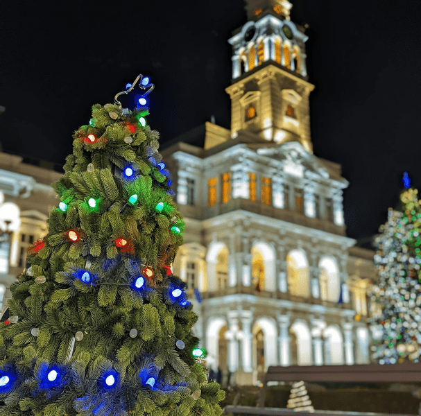 Decorațiuni luminoase cu consum redus de energie, la Târgul de Crăciun din Arad