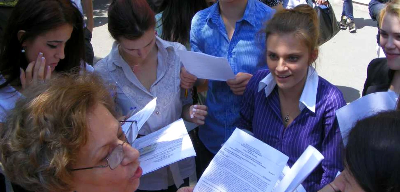 Elevii susţin miercuri, 3 iulie, proba scrisă la Istorie, la examenul de Bacalaureat 2013 FOTO Adevărul