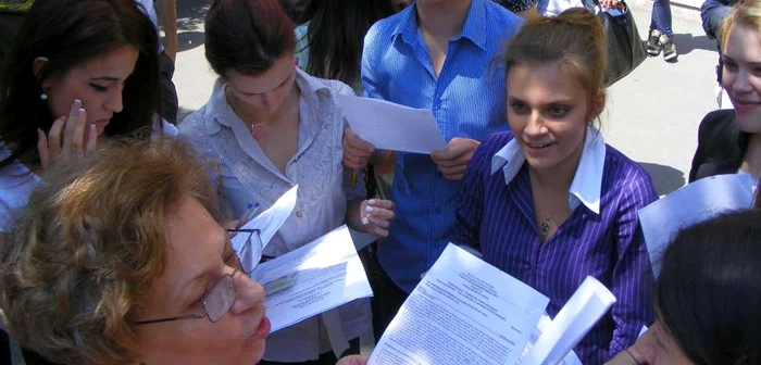 Elevii susţin miercuri, 3 iulie, proba scrisă la Istorie, la examenul de Bacalaureat 2013 FOTO Adevărul