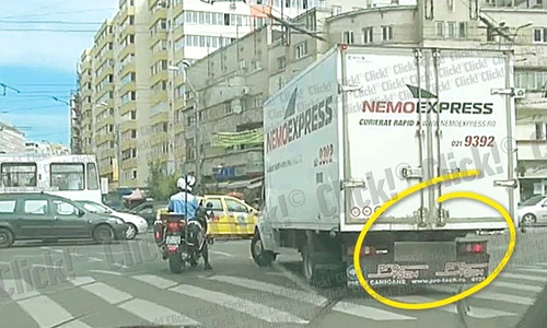 Săptămâna trecută, 71 de  şoferi au fost traşi pe  dreapta prin această metodă (Fotografii: click!/brigada rutieră bucureşti) jpeg
