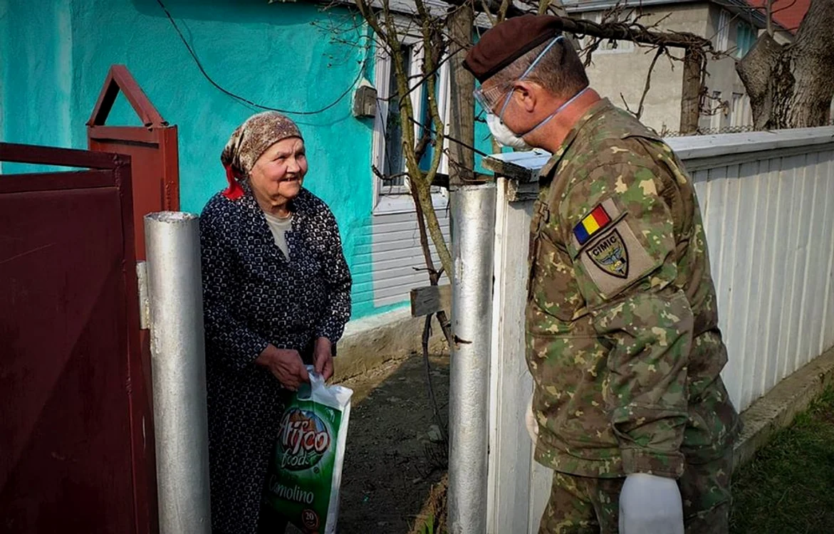 Armata are grijă de bătrânii din zonele aflate în carantină