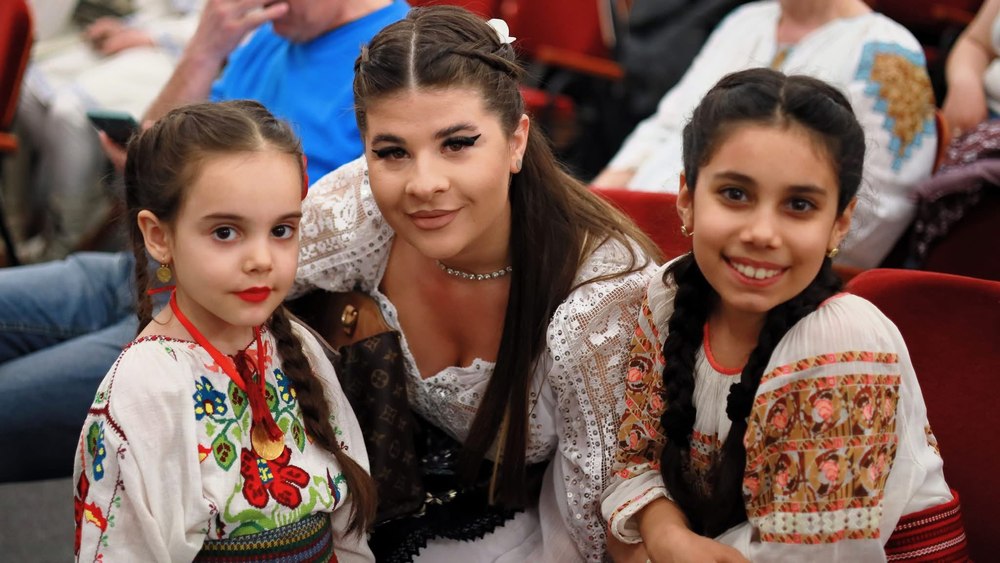 Folk Singer Scores Perfect 10 on Romanian Teaching Exam, Faces Retake Due to Job Shortage