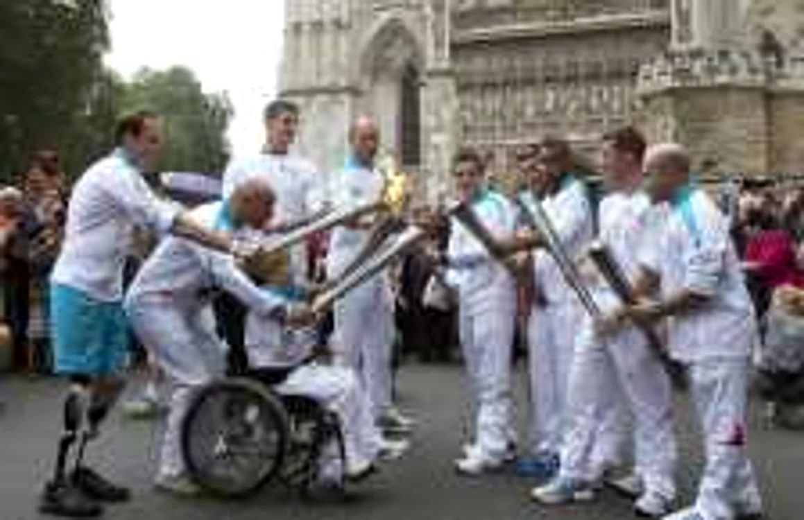 Flacara paralimpică, la Westminster * Foto: Reuters