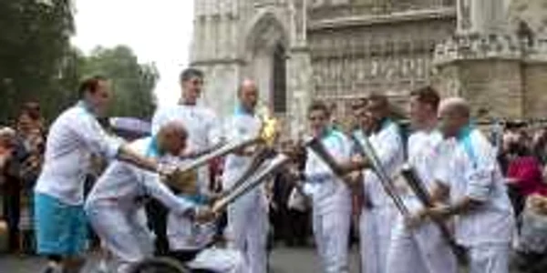 Flacara paralimpică, la Westminster * Foto: Reuters