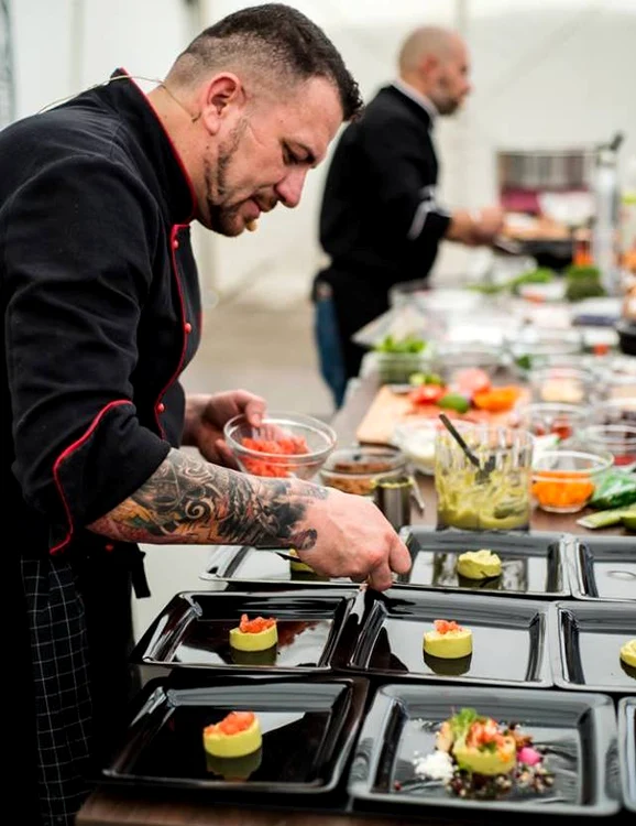 Chef Liviu Lambrino şi Chef Paul Siserman gătesc pentru tine