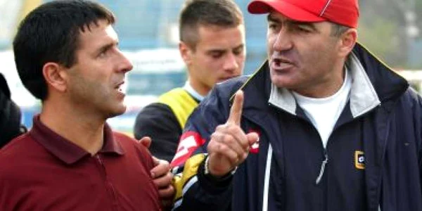 Pârvulescu (stânga) şi Grigoraş, la acel meci