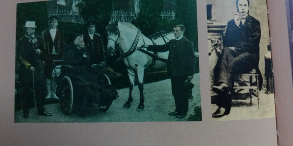 regii romaniei fumand foto