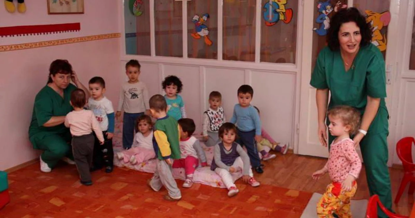 Educatoarele au grijă de copiii orădenilor